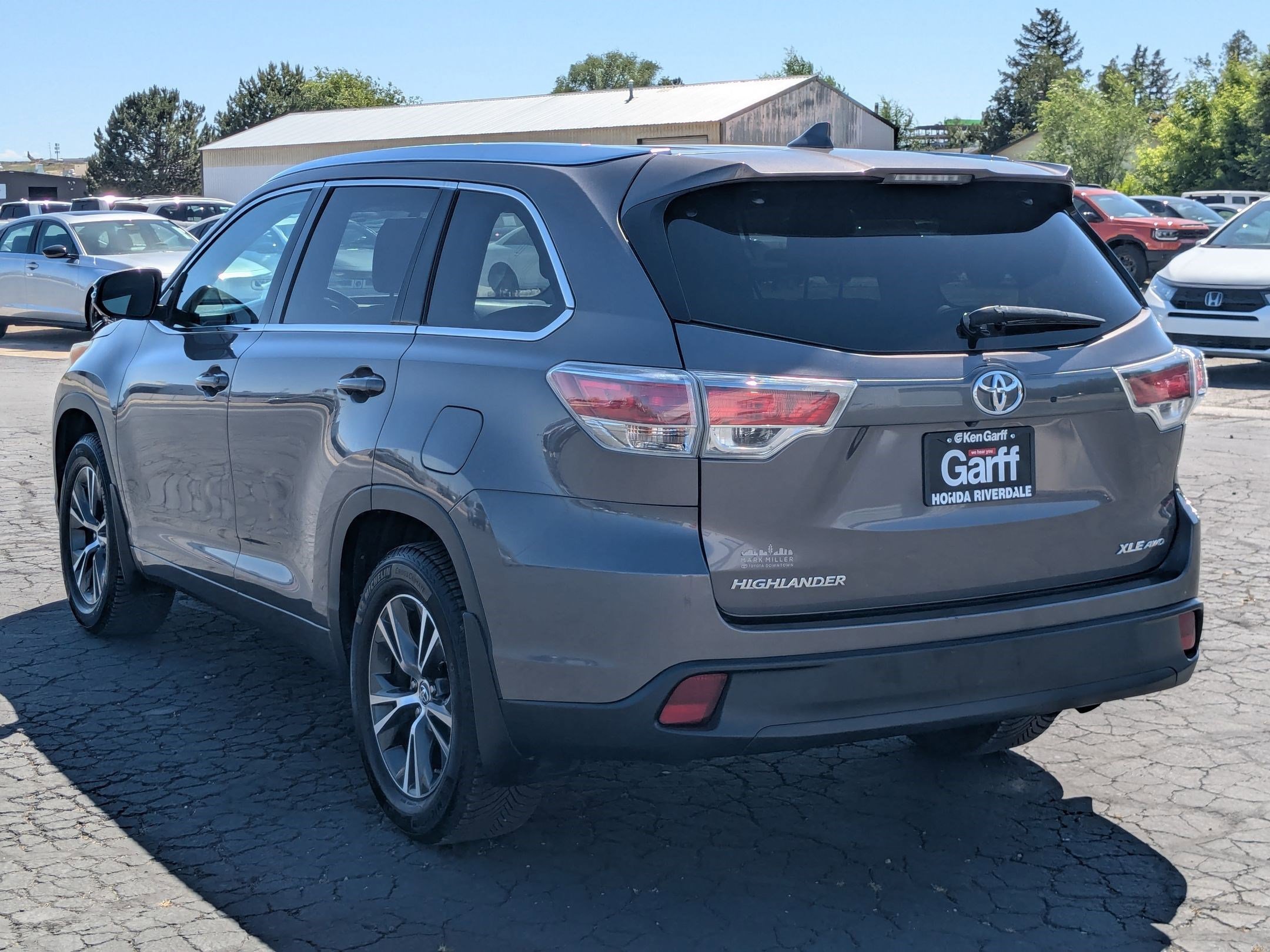 Used 2016 Predawn Gray Mica Toyota XLE image 5
