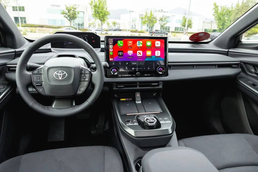 New 2026 Wind Chill Pearl with Midnight Black Metallic roof <sup>1</sup> Toyota  XSE image 14