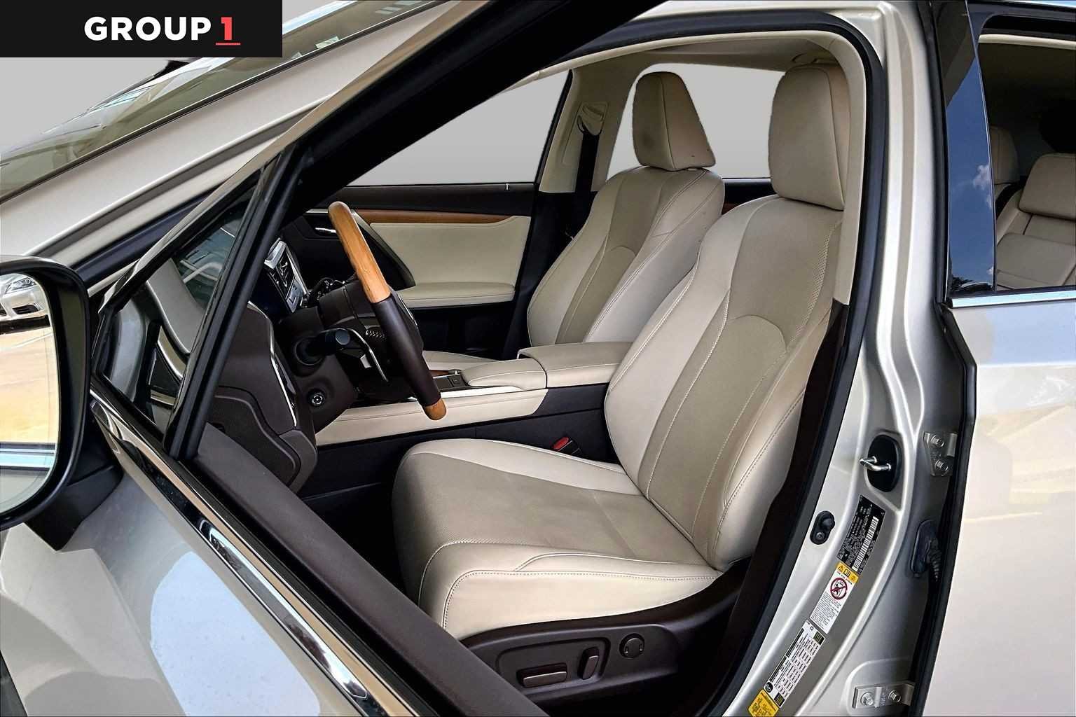 Certified Used 2020 Moonbeam Beige Metallic Lexus  image 7