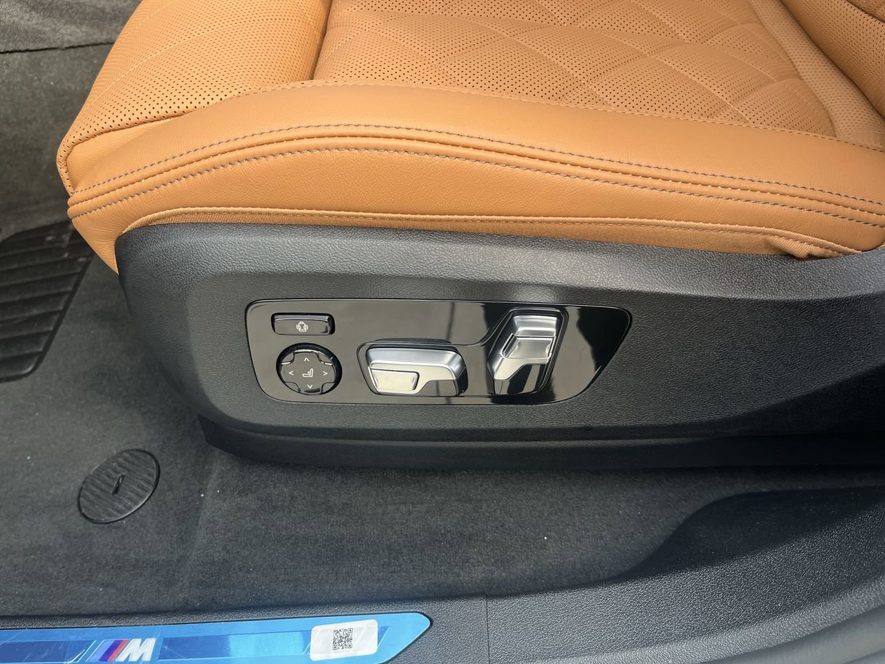 New 2027 Mineral White Metallic BMW xDrive40i image 15