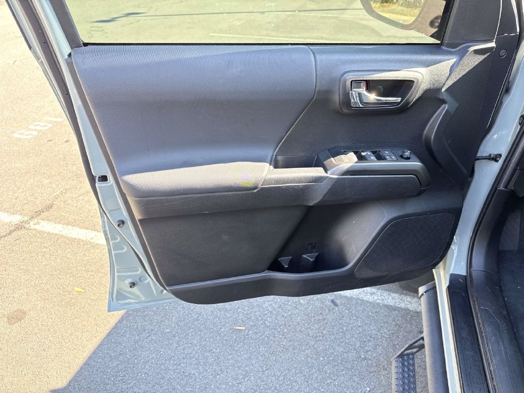 Used 2022  Toyota SR image 27