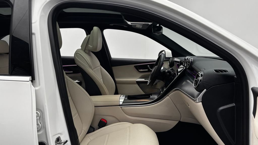 Used 2025 White Mercedes-Benz GLC 300 image 56