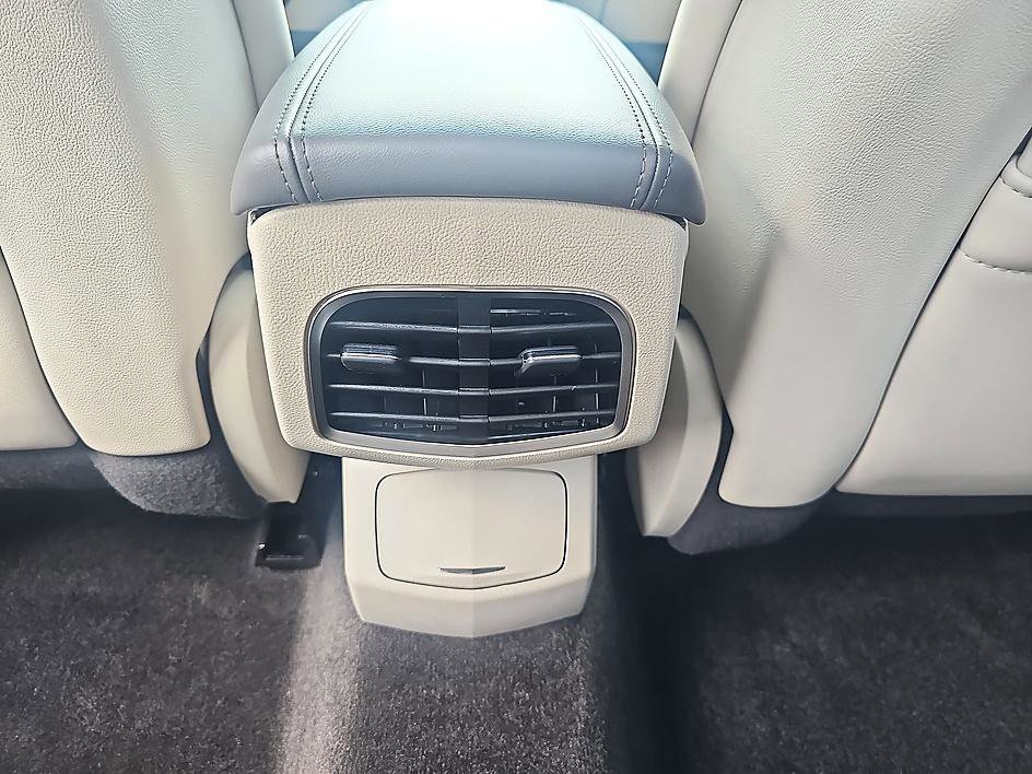Used 2018 Mocha Metallic Lincoln Select image 30