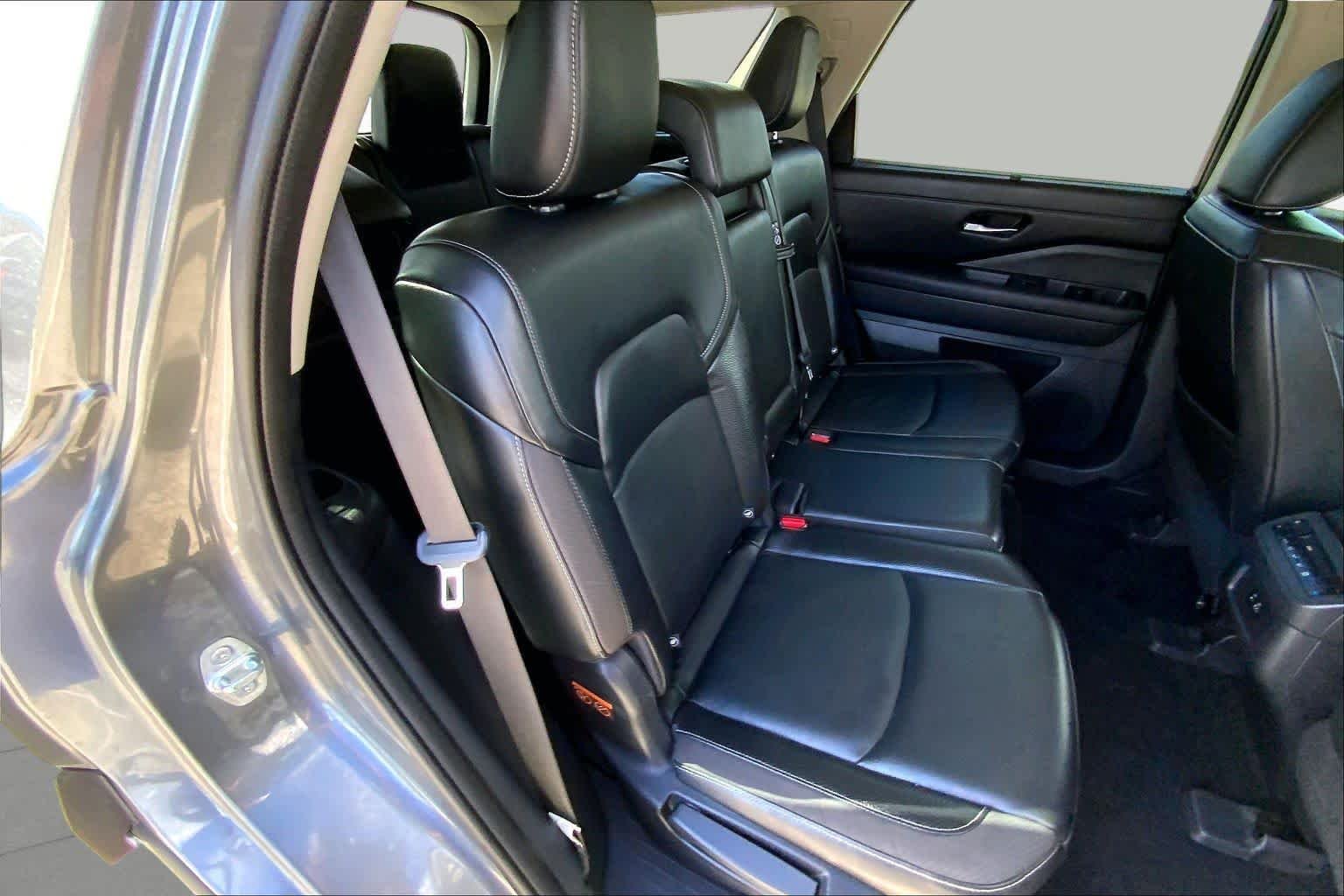 Used 2022 Gun Metallic Nissan SL image 19