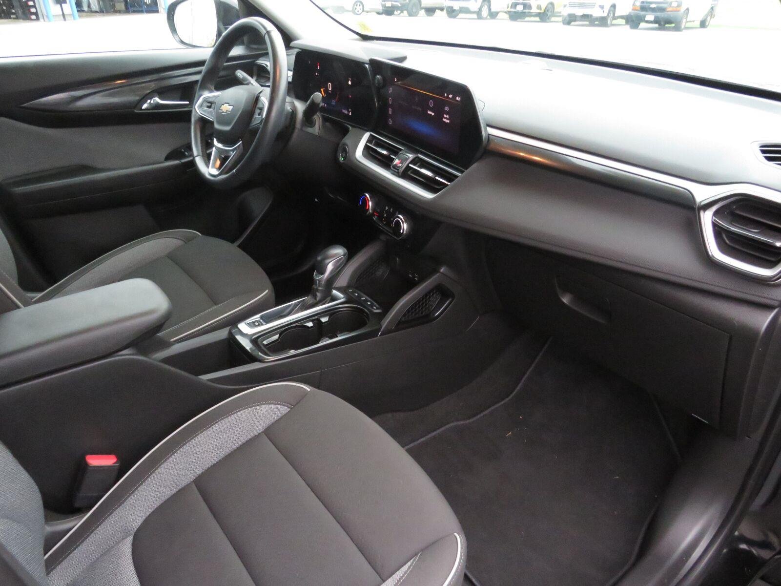 Used 2024 Mosaic Black Metallic Chevrolet LT image 20