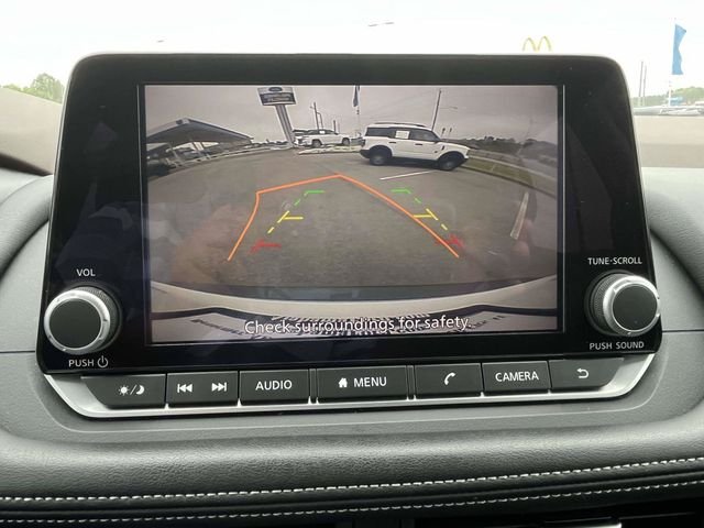 Used 2023 White Nissan S image 13