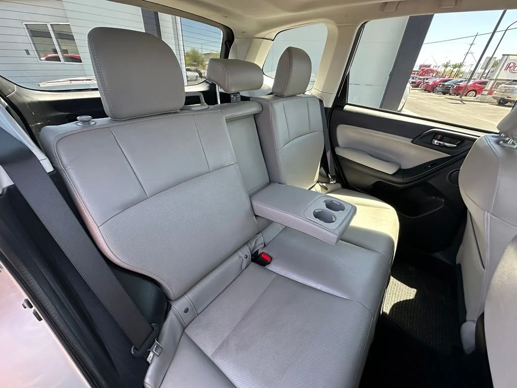 Used 2015 Silver Subaru 2.5i Touring image 19