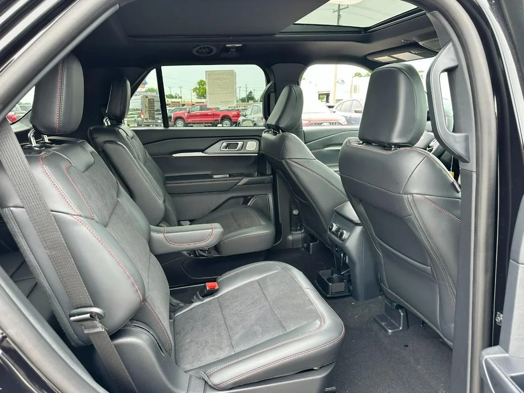 New 2026 Agate Black Metallic Ford ST image 4