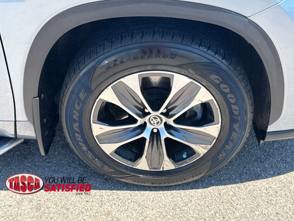 Used 2022 Gray Toyota XLE image 46