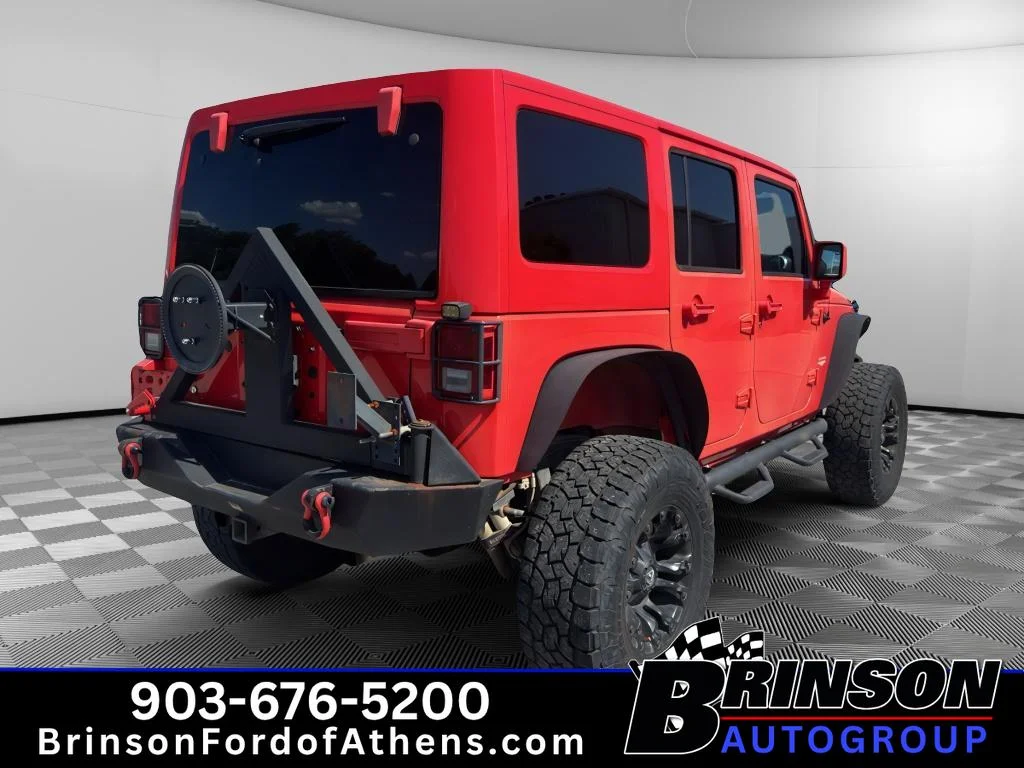 Used 2013 Rock Lobster Clearcoat Jeep Sahara image 5