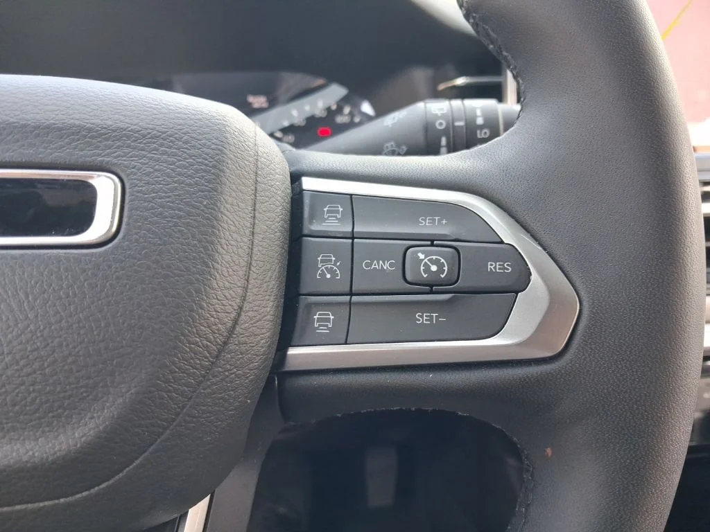 Used 2025 White Jeep Limited image 29