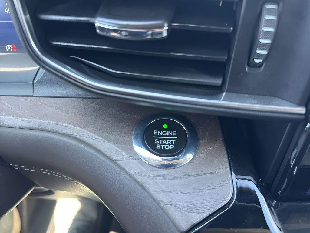 Used 2021 White Ford Platinum image 25
