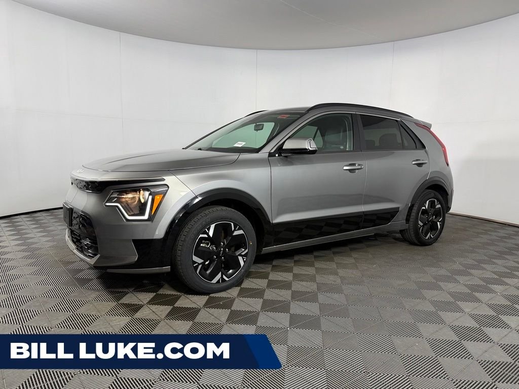 Used 2025 Gray Kia Wind image 1