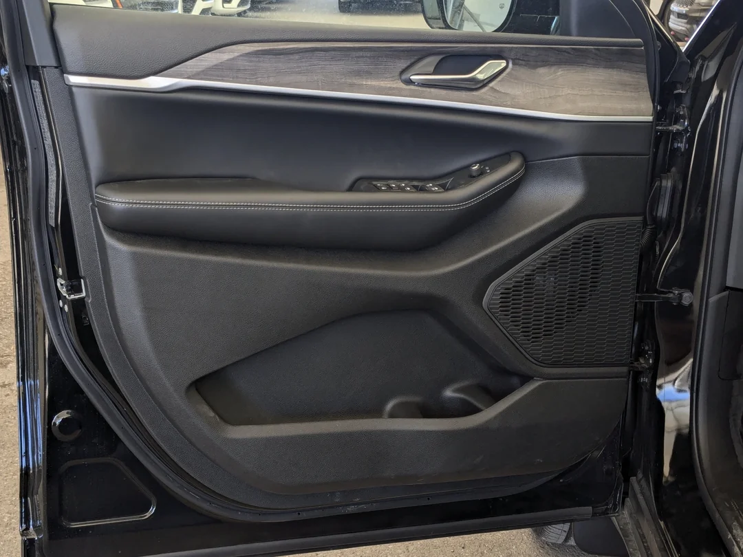 New 2026 Black Jeep Altitude - - 4x4 - - 20 Black Wheels - Power Sunroof - Diamond Black Crystal & More! image 11