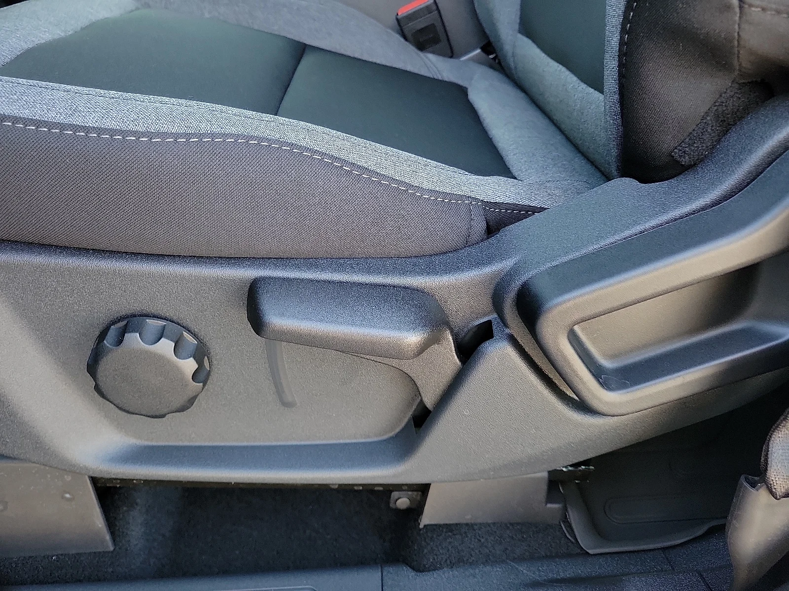 New 2025 Carbonized Gray Metallic Ford Base image 10