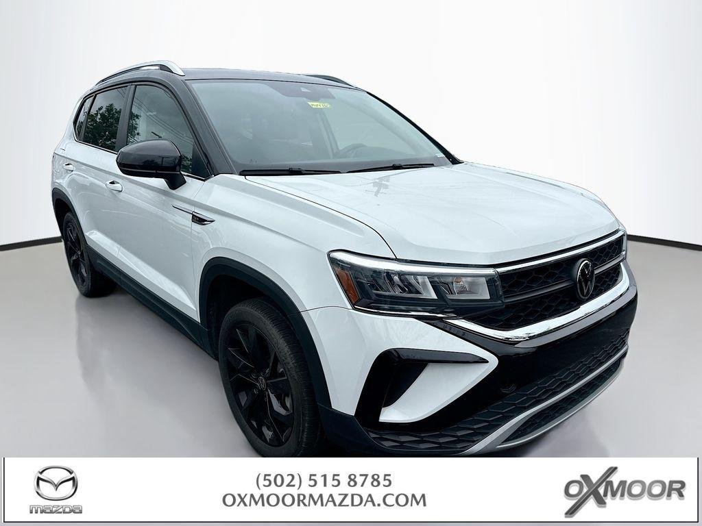 2023 Volkswagen Taos SE FWD photo