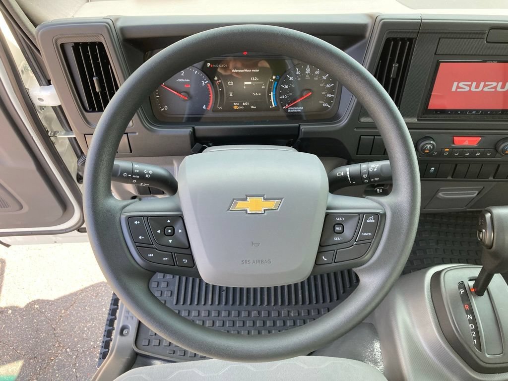 New 2025 Arc White Chevrolet 1WT image 5