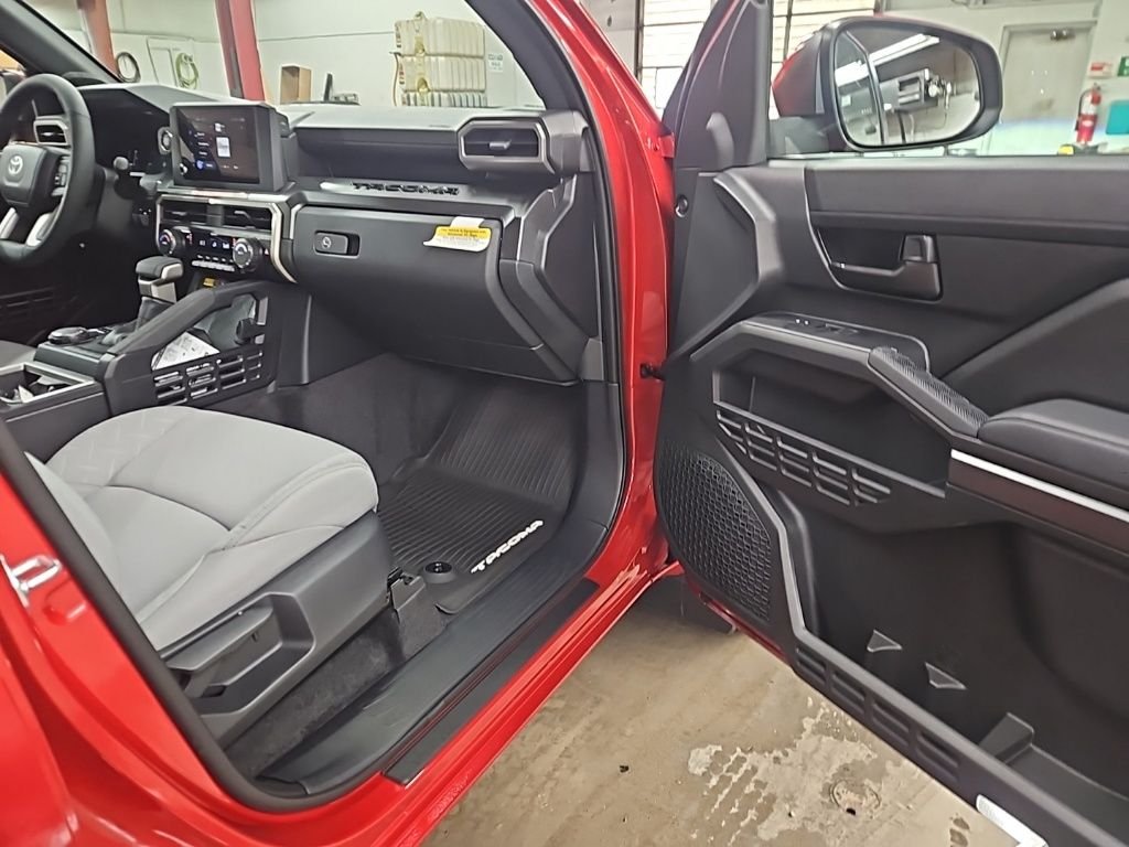 2025 Toyota Tacoma SR5 - Photo 39