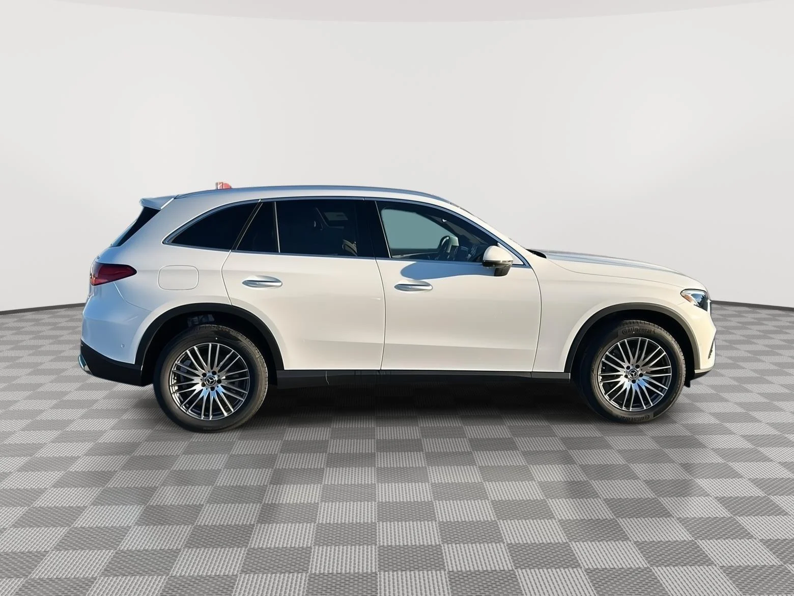 New 2026 Polar White Mercedes-Benz GLC 300 image 2