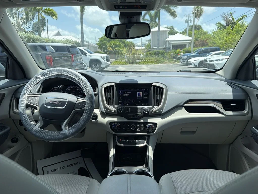 Used 2023 Silver GMC Denali image 10