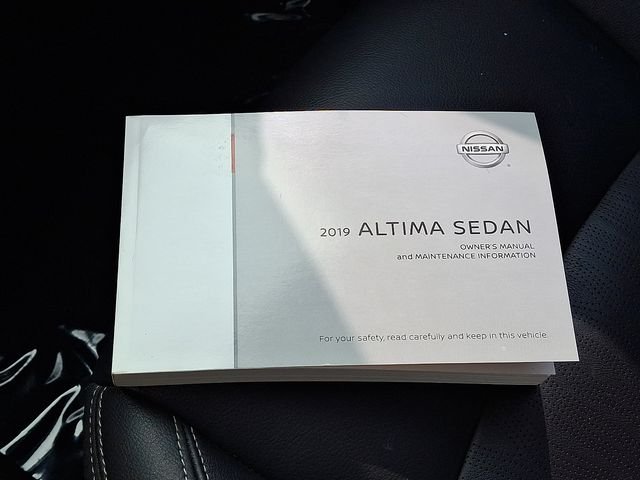 Used 2019 White Nissan 2.5 Platinum image 26