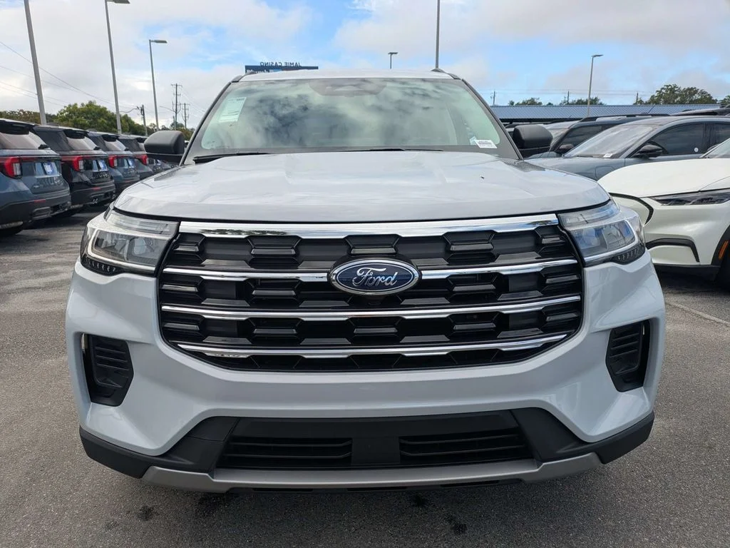 New 2026 Space White Metallic Ford Active image 9