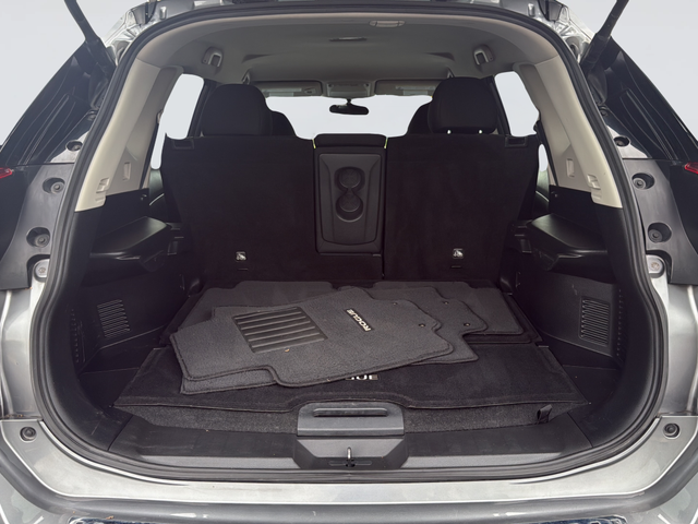 Used 2018 Gray Nissan SV image 35
