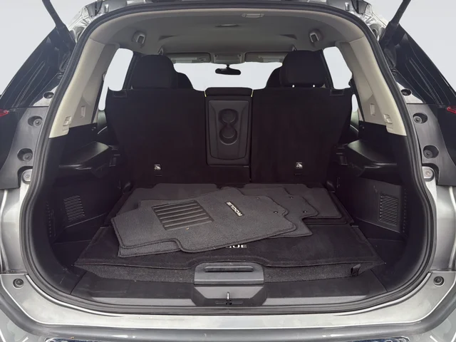 Used 2018 Gray Nissan SV image 35