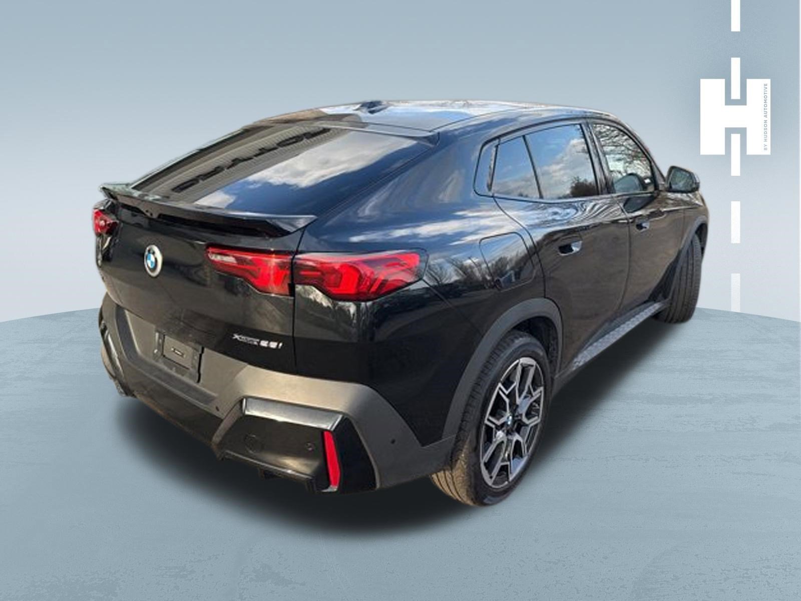 Used 2025 Black Sapphire Metallic BMW xDrive28i image 2