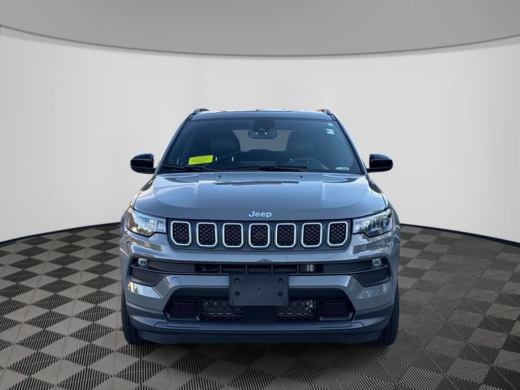 Used 2023 Gray Jeep Latitude Lux image 2