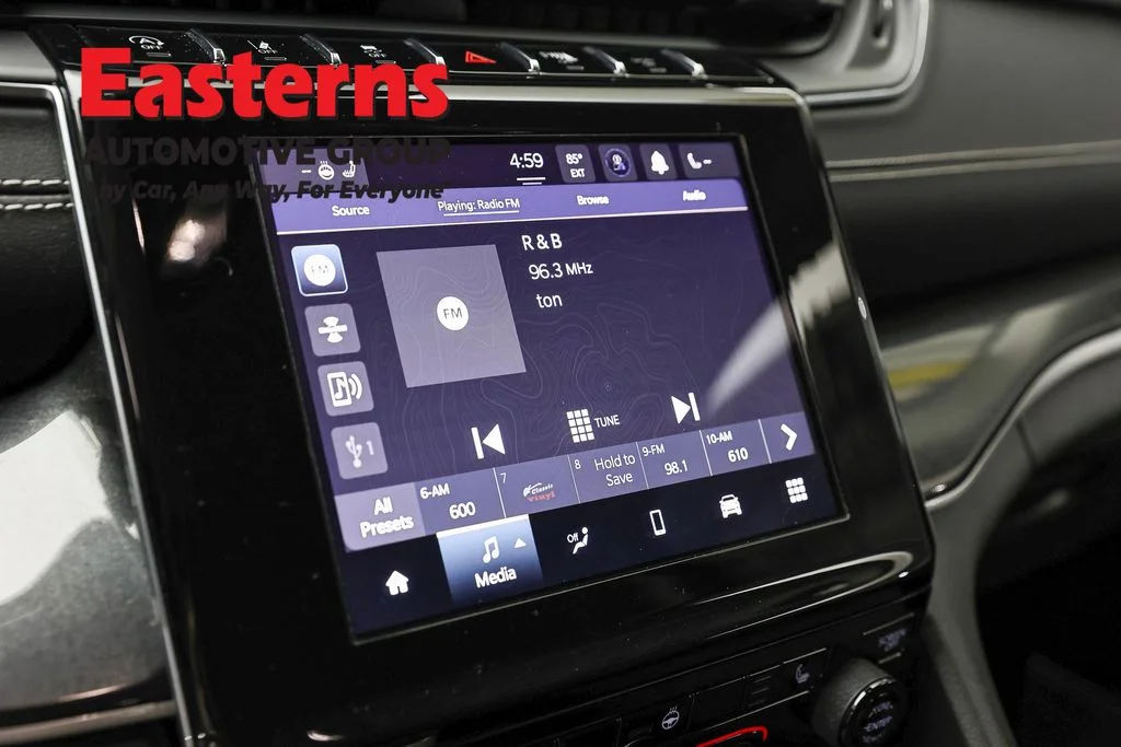 Used 2022 Black Jeep Laredo image 19