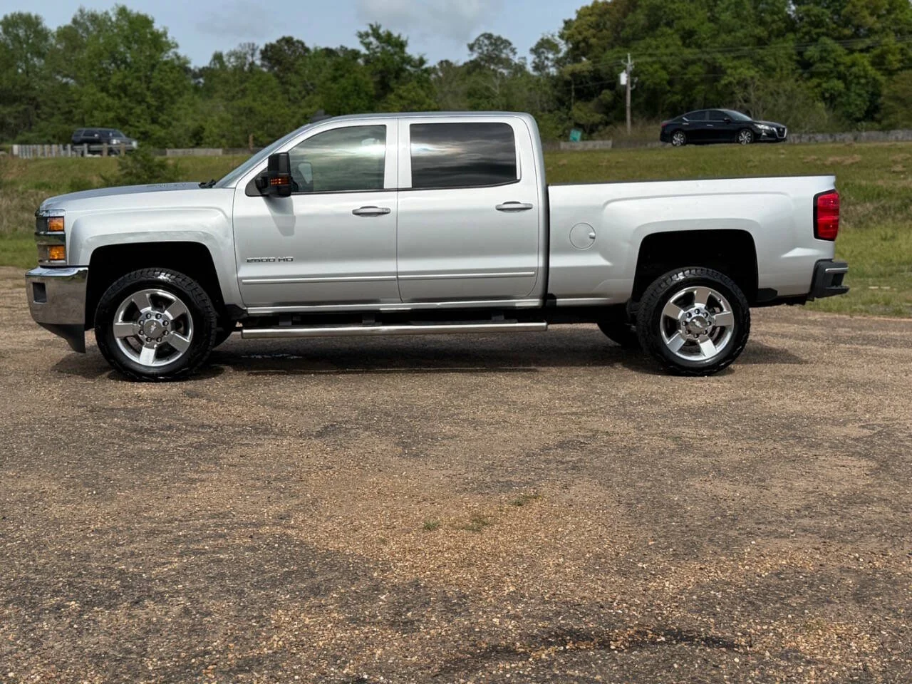 Used 2016 Silver Chevrolet LT 4x2 4dr Crew Cab SB image 2