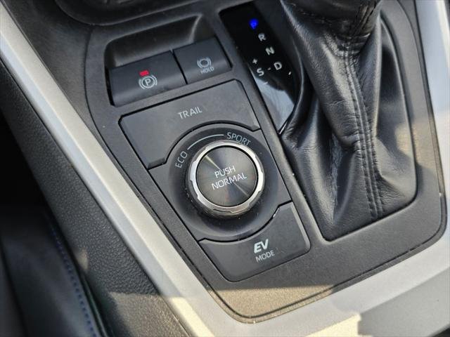 Certified Used 2022 MID BLCK/MAG GRAY Toyota  image 7