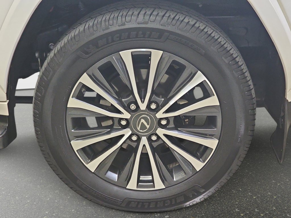 Used 2022 White Lexus 600 Premium image 37