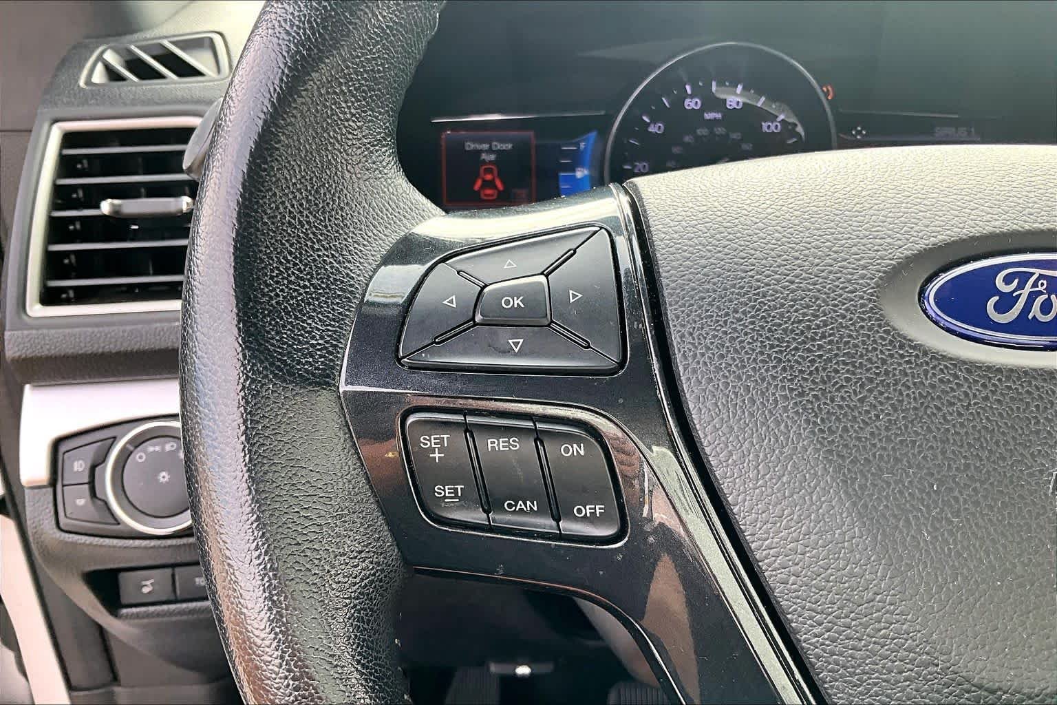 Used 2017 White Platinum Metallic Tri-Coat Ford XLT image 22