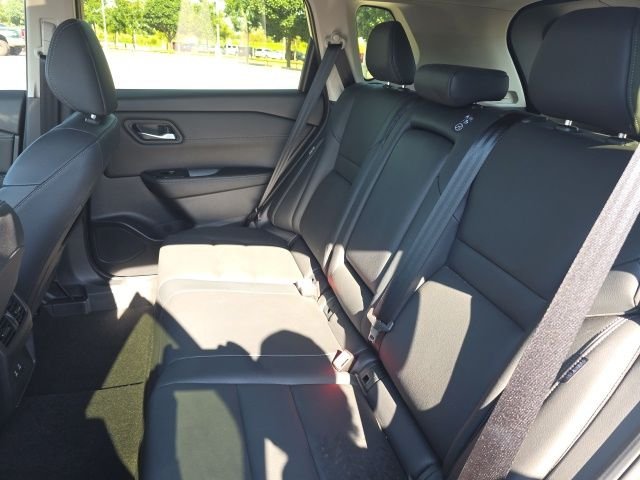 Used 2025 Gray Nissan SL image 7