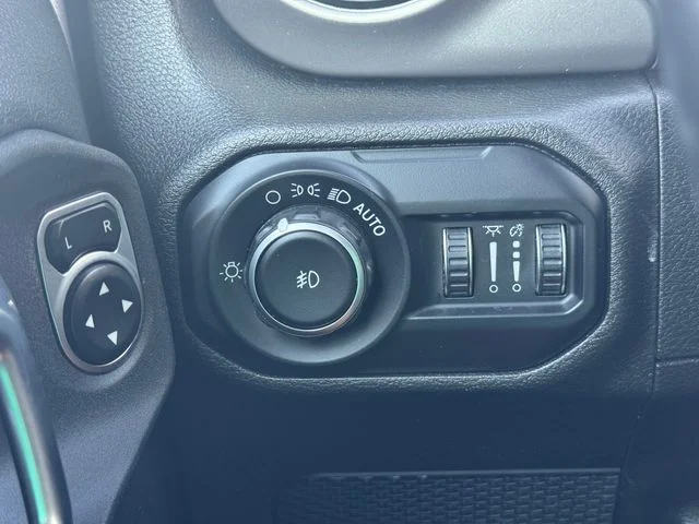 Certified Used 2020 Silver Jeep Unlimited Sport S image 23