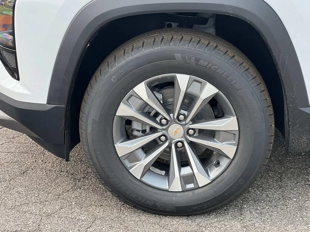 New 2027 Summit White Chevrolet LT image 25
