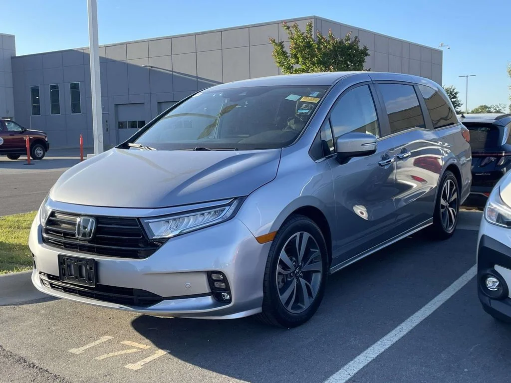 2023 Honda Odyssey Touring - Photo 2