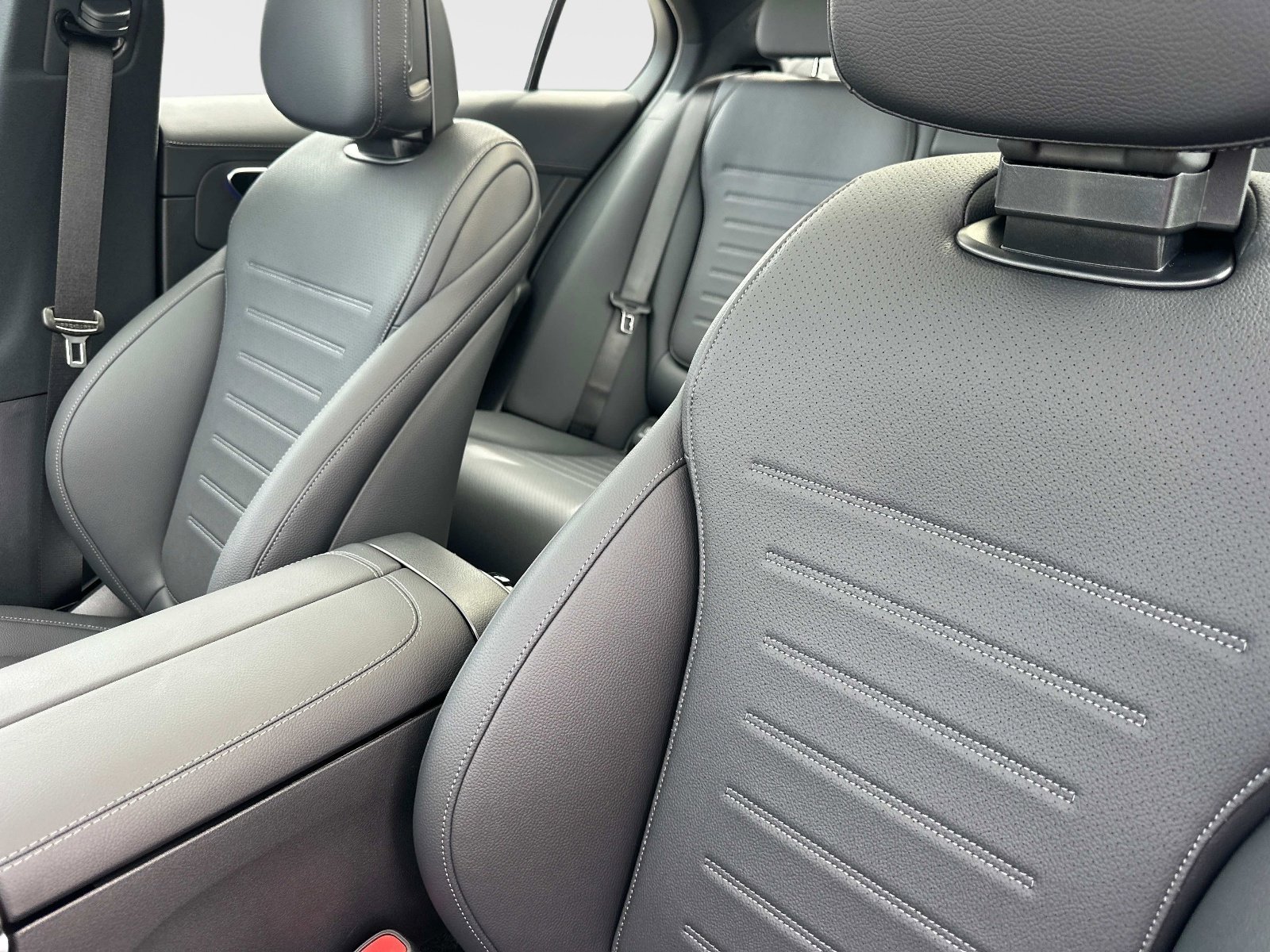 2025 Mercedes-Benz C-Class Sedan C 300 - Photo 20