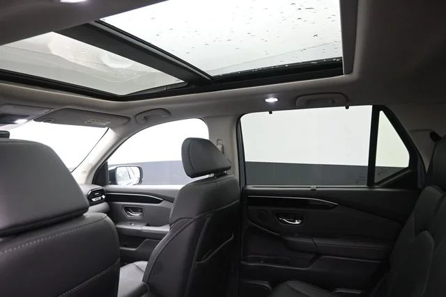 Used 2025 Gray Honda Touring image 19