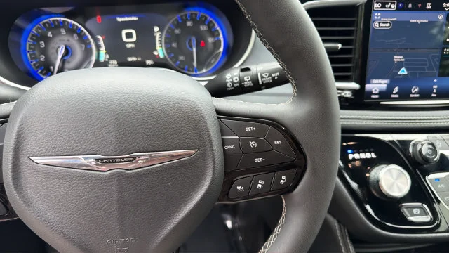 Used 2026  Chrysler Limited image 24