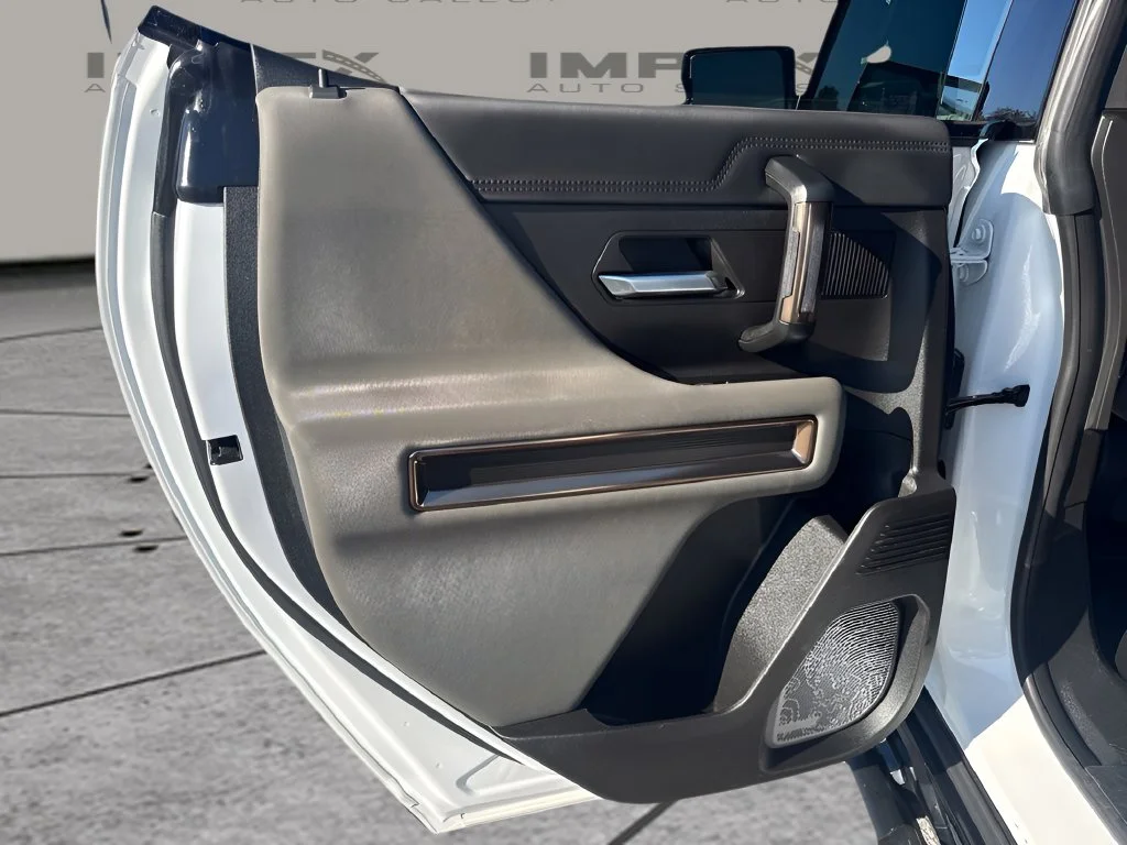 Used 2024 White GMC 2X image 27