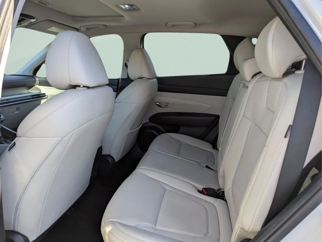 Used 2025 White Hyundai SEL Convenience image 30