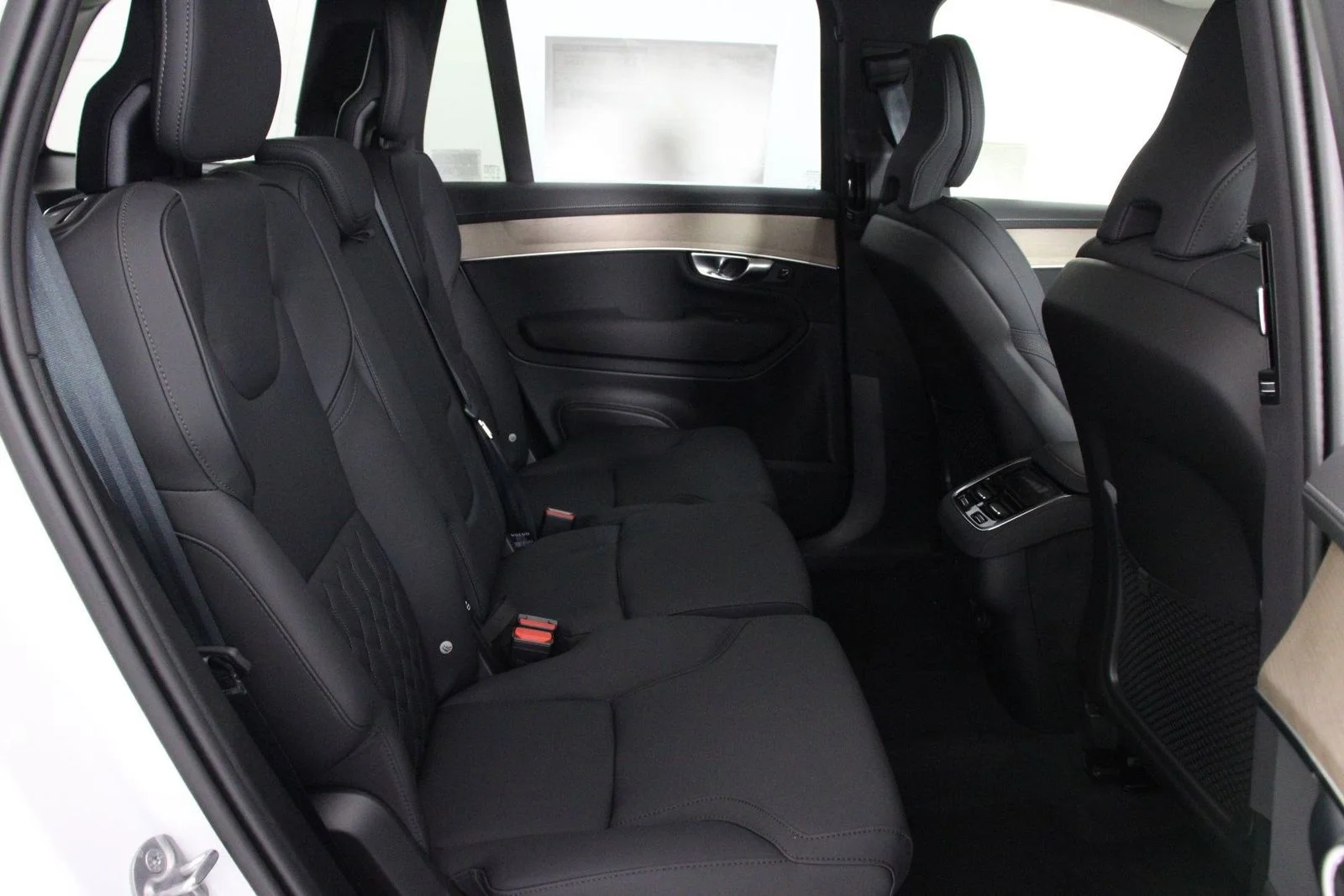 New 2025 White Volvo B6 Plus 7-Seater image 11