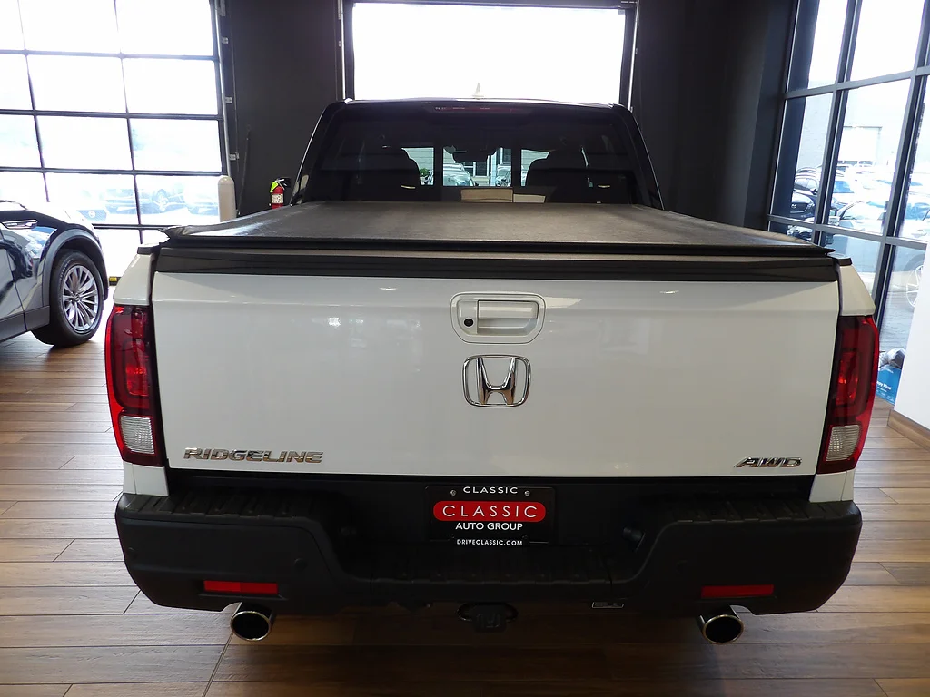 Used 2022 Platinum White Pearl Honda Black Edition image 7