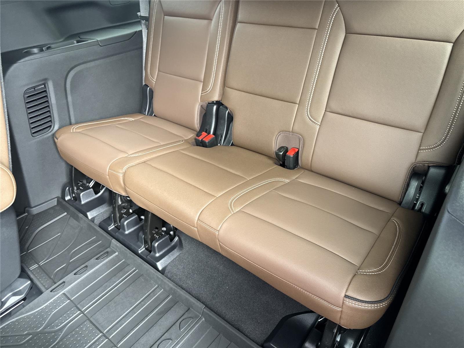 2026 Chevrolet Suburban High Country - Photo 37