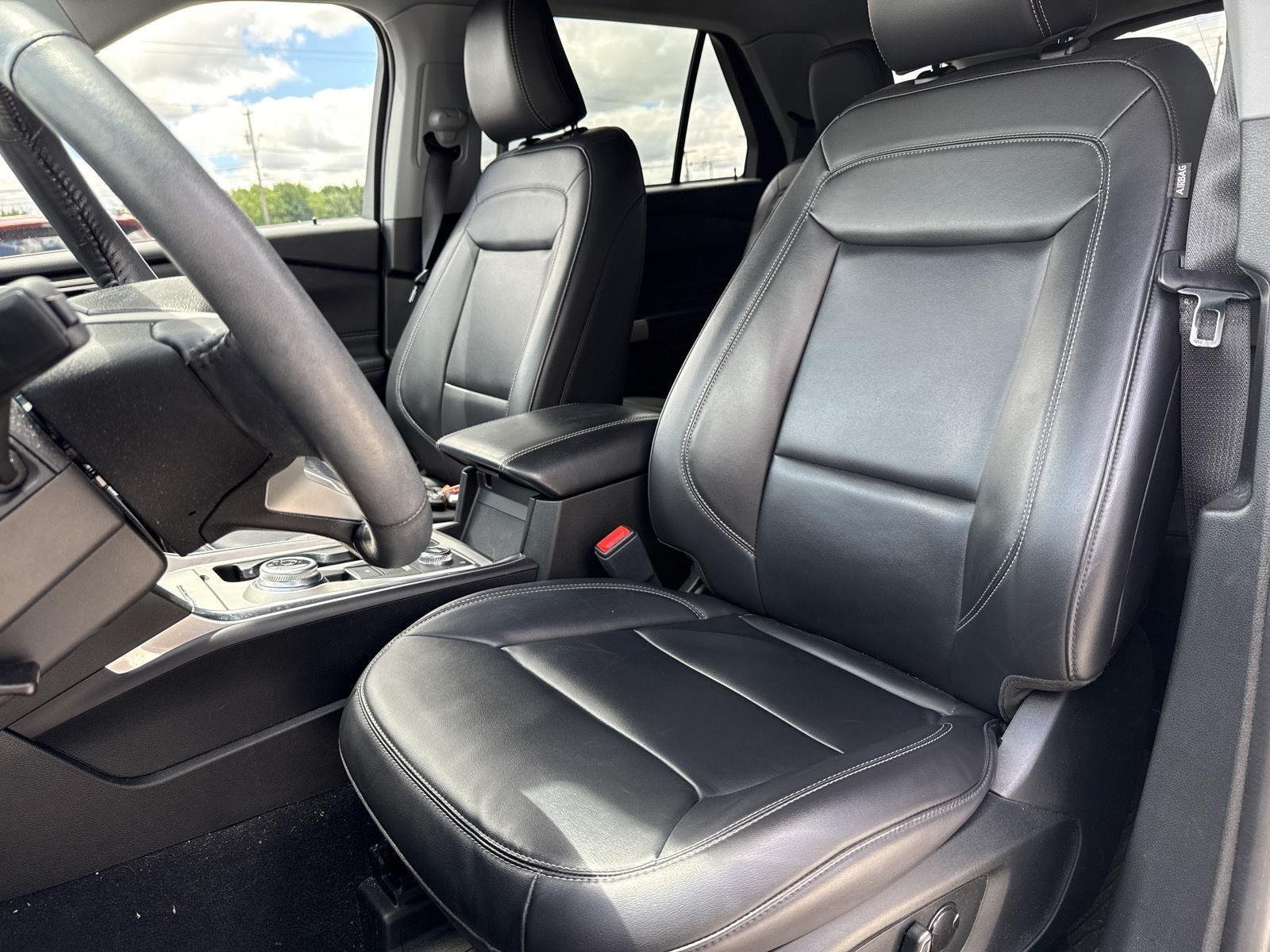 Used 2023 Iconic Silver Ford XLT image 7