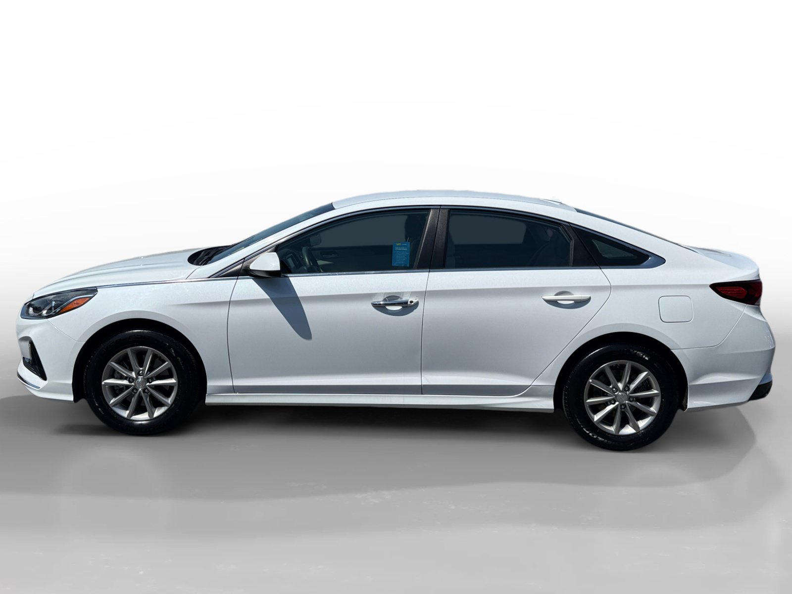 Used 2018 Quartz White Pearl Hyundai SE image 2