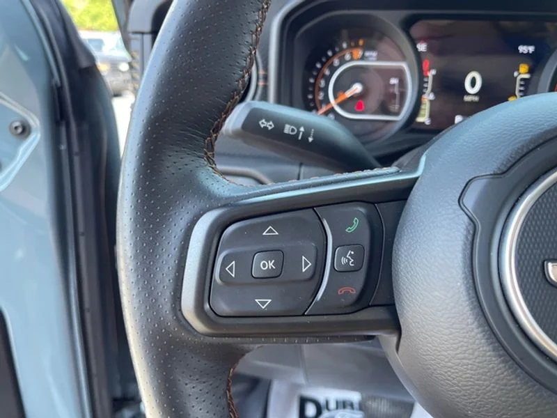 Used 2024 Anvil Clearcoat Jeep Mojave image 27